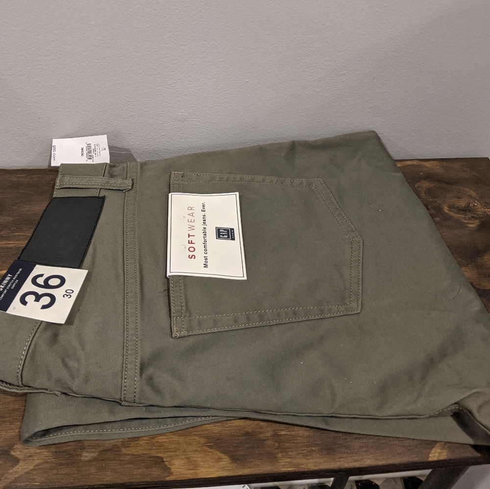 New GAP Softwear pants sage green Size 36 x 30 skinny